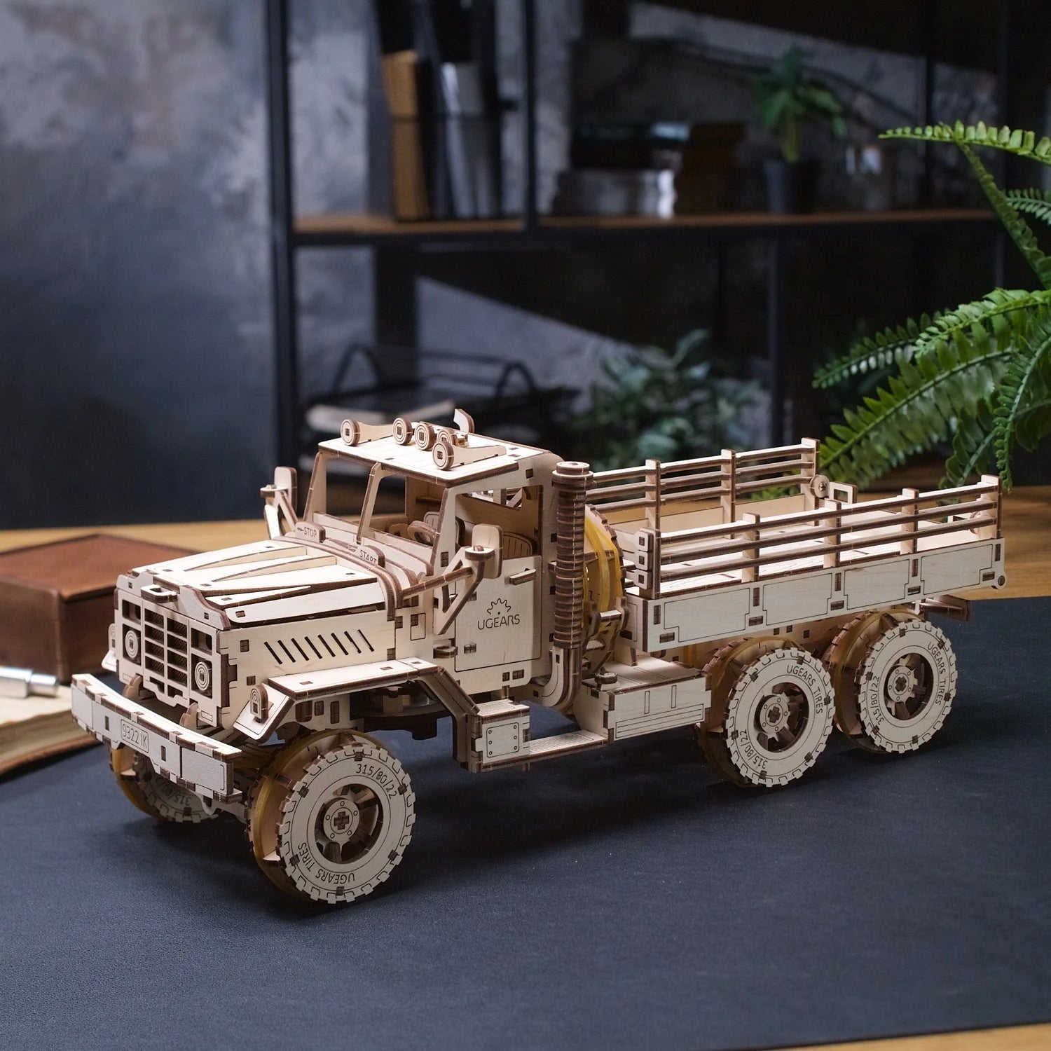 Puzle 3D de madera mecánico UGEARS- Cargo Truck (CAMIÓN DE CARGA) 🚚