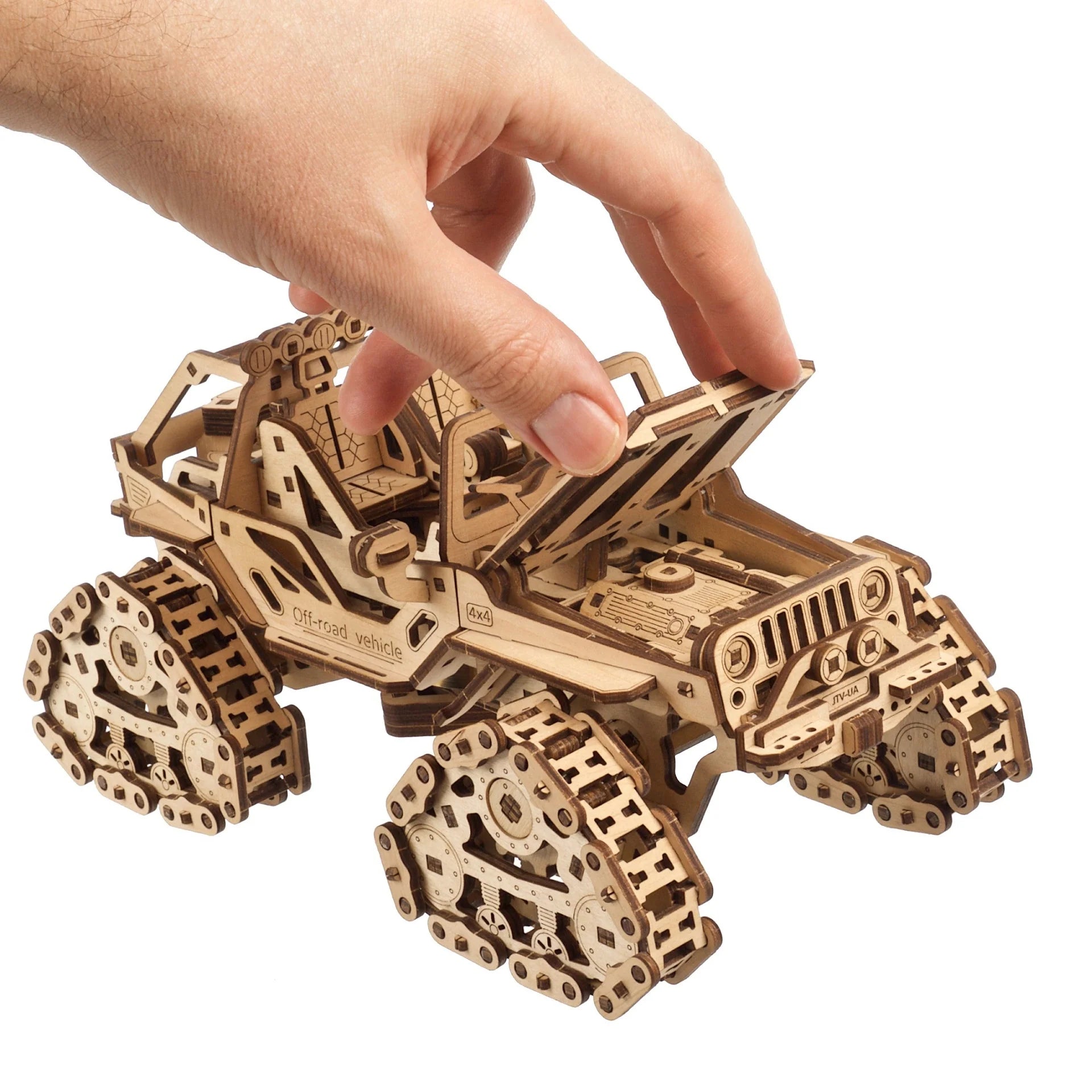 Puzle 3D de madera mecánico UGEARS - Vehiculo  TODO TERRENO Off Road (tracked off-Road)) 🚜