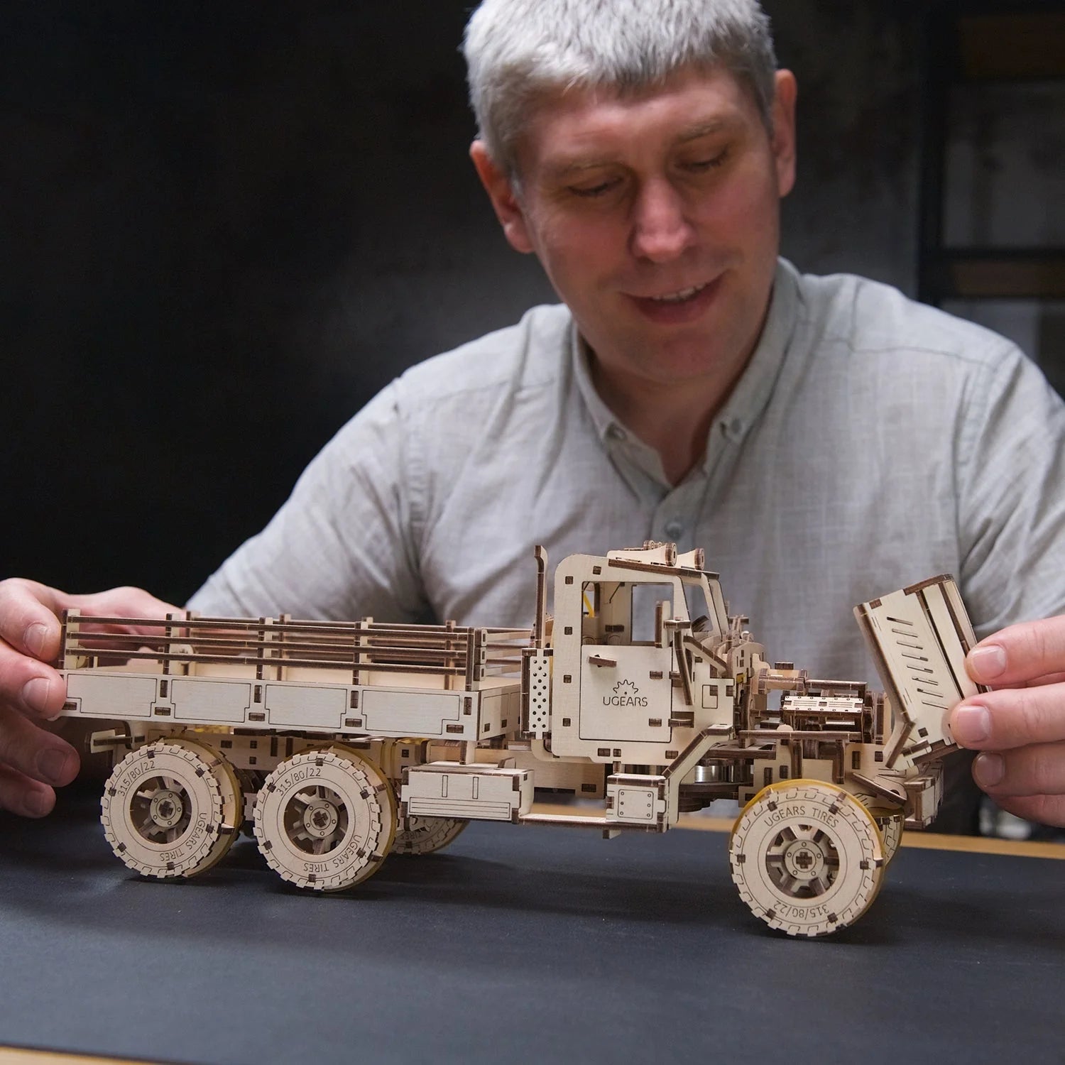 Puzle 3D de madera mecánico UGEARS- Cargo Truck (CAMIÓN DE CARGA) 🚚