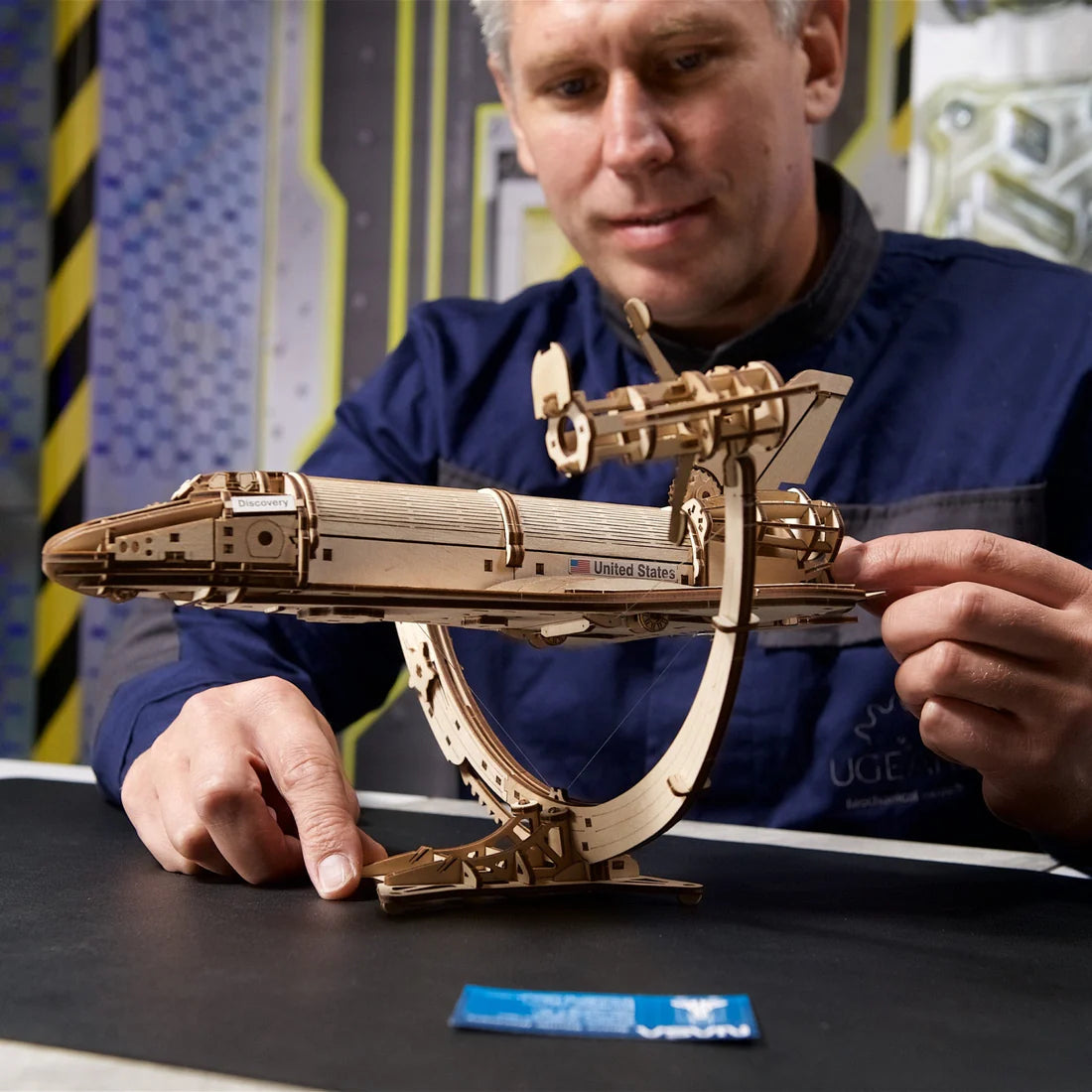 Puzle 3D de madera mecánico UGEARS- Transbordador Espacial Discovery de la NASA 🪐⭐