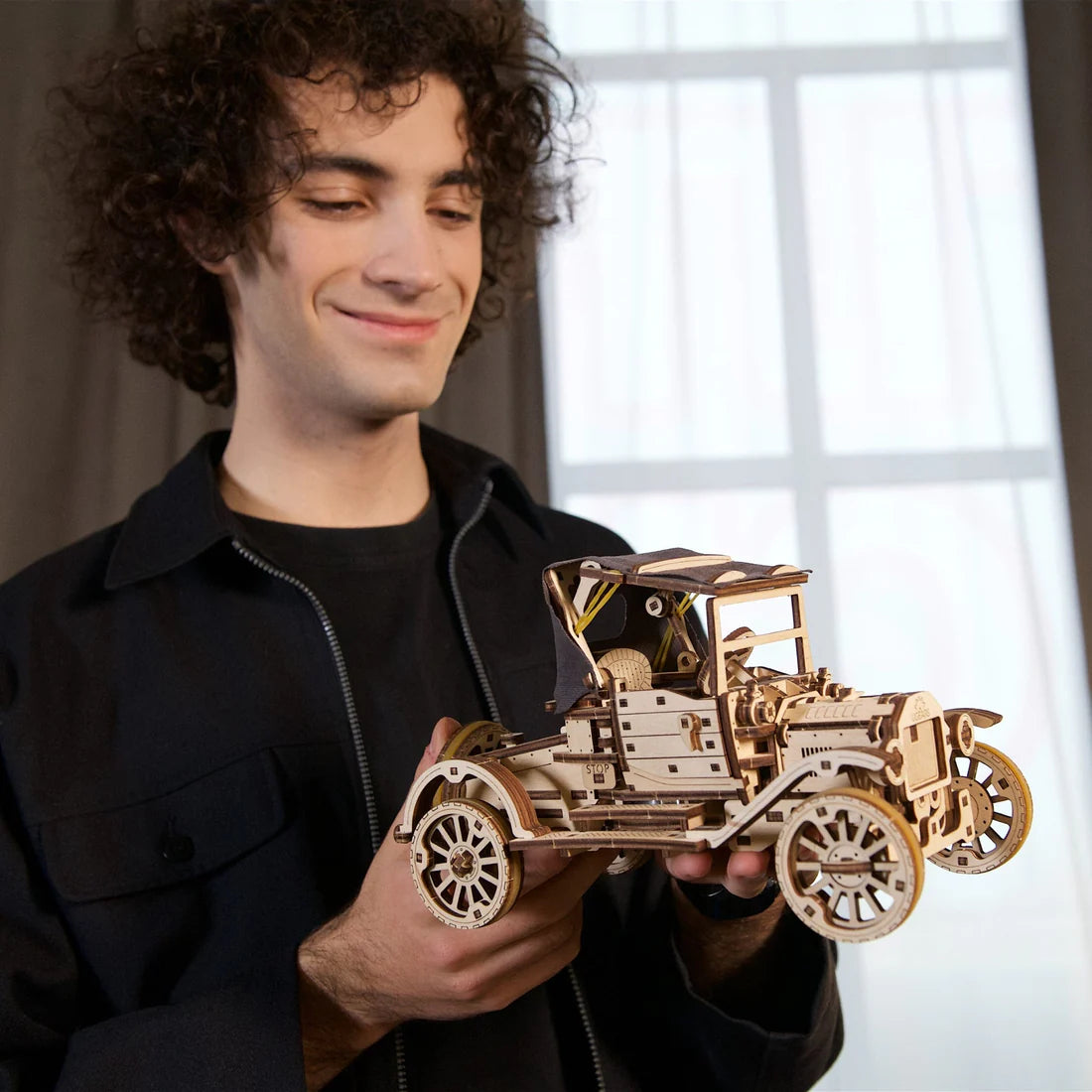 Puzle 3D de madera mecánico UGEARS- Automóvil Retro  (Retro Car UGR-T)🚗