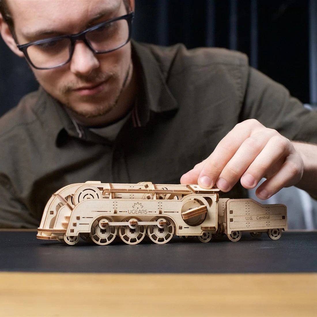 Puzle 3D de madera mecánico UGEARS- Mini Locomotora 🚂