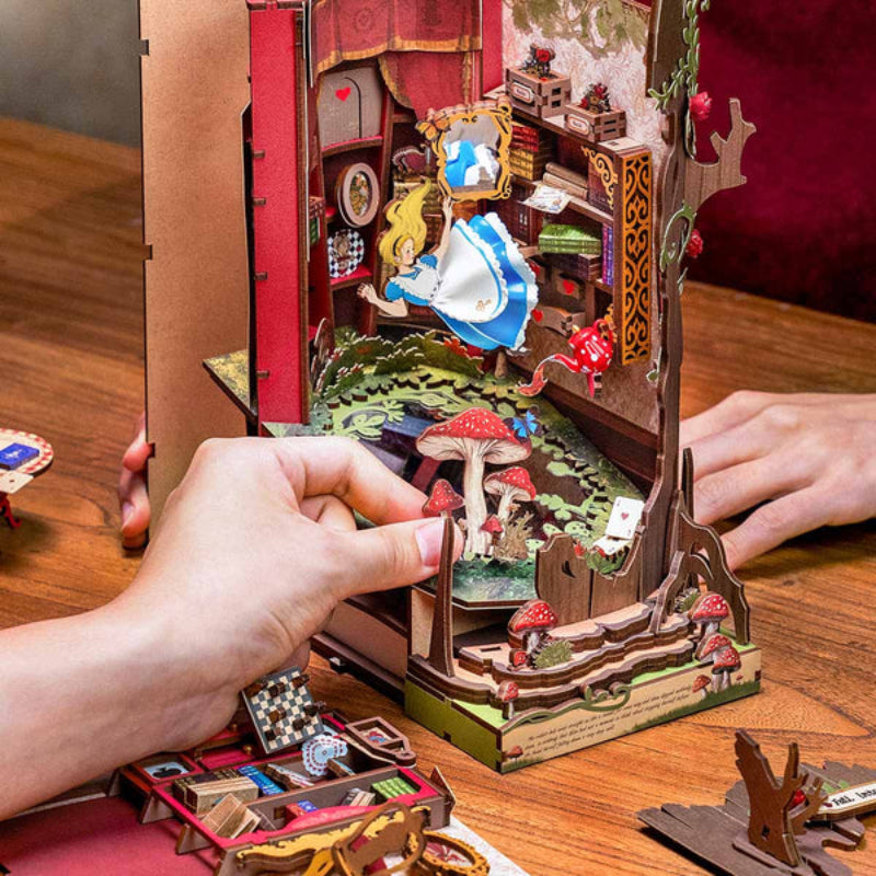 Puzzle 3D Robotime Booknook - Alice Adventure Fall into Wonder TGB12🐇🎩 (separador de libros)