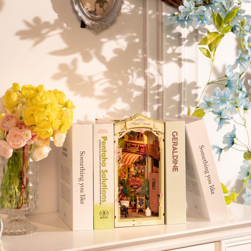 Puzzle 3D miniatura Robotime - Book Nook - Floral Corner TGB09 🌻🌼