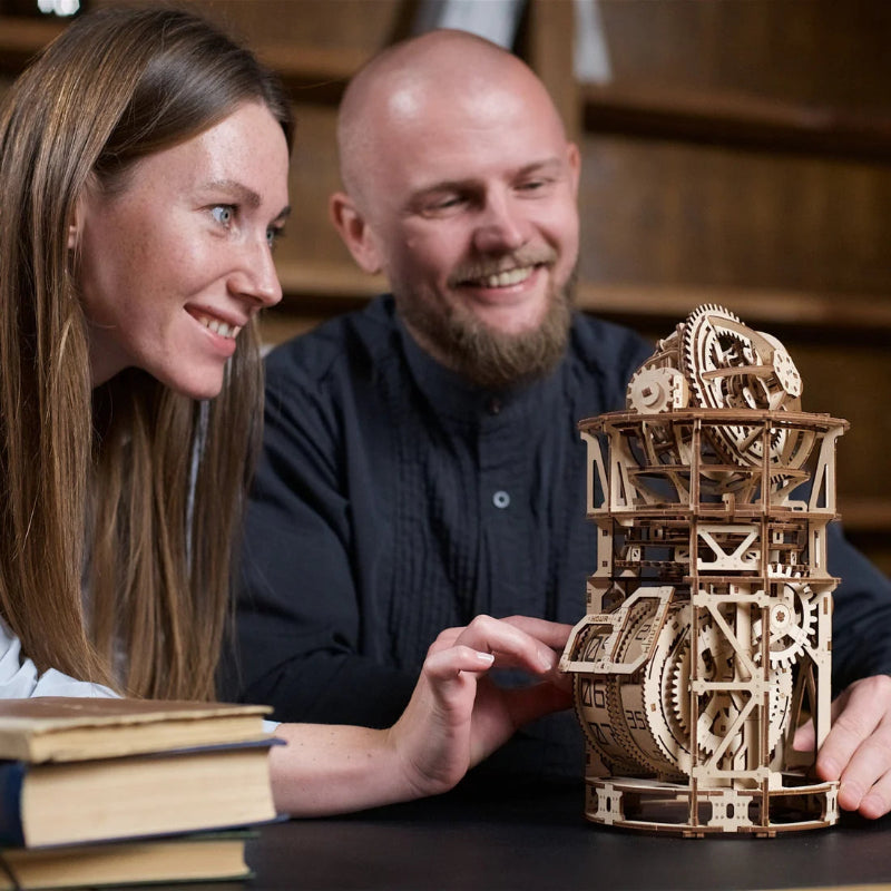 Puzle 3D de madera mecánico Ugears- Reloj Tourbillon de Sobremesa Astrónomo ⭐⚙️