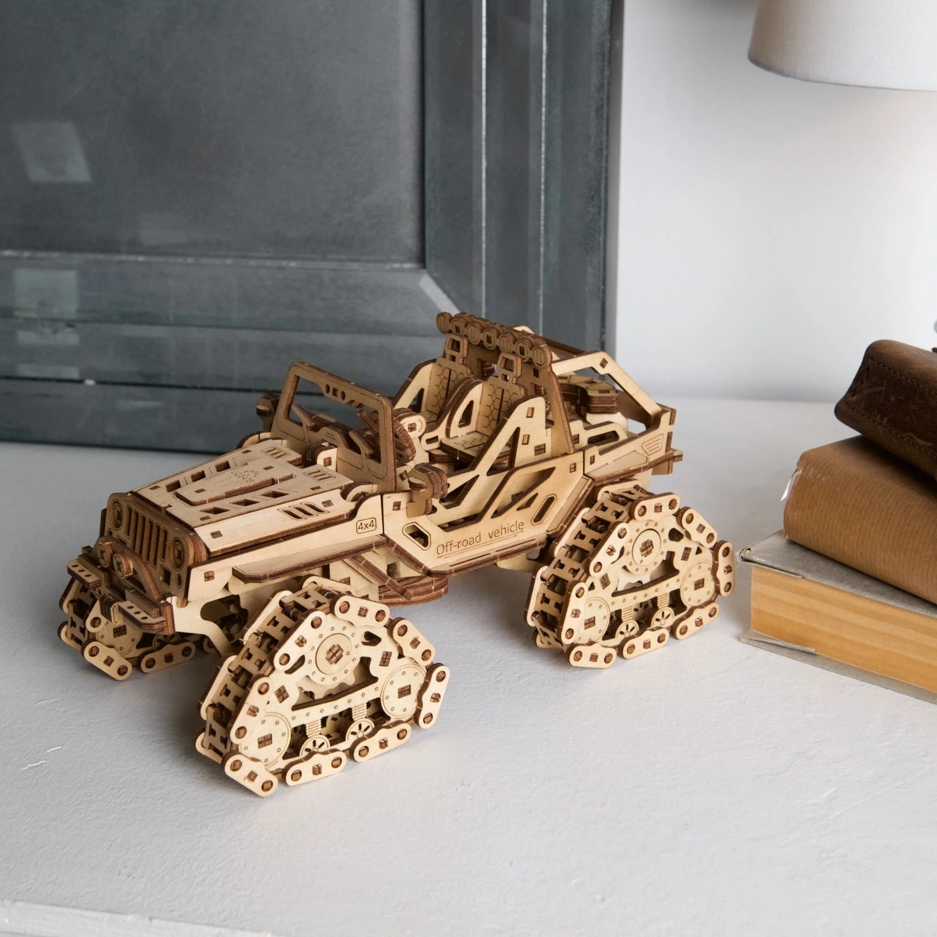 Puzle 3D de madera mecánico UGEARS - Vehiculo  TODO TERRENO Off Road (tracked off-Road)) 🚜