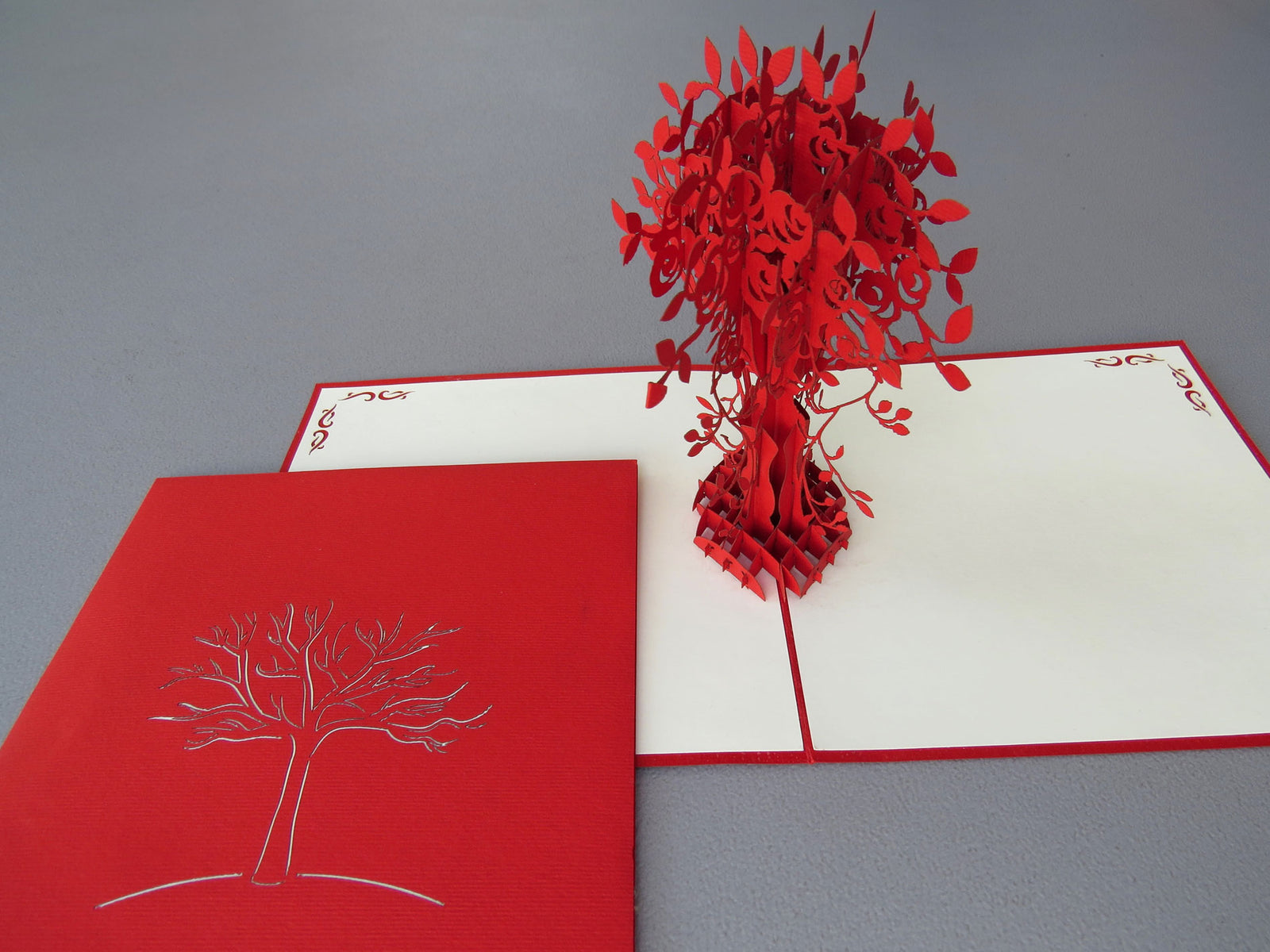 Tarjeta pop-up Kiriarte- Árbol Rojo 🌳🔴