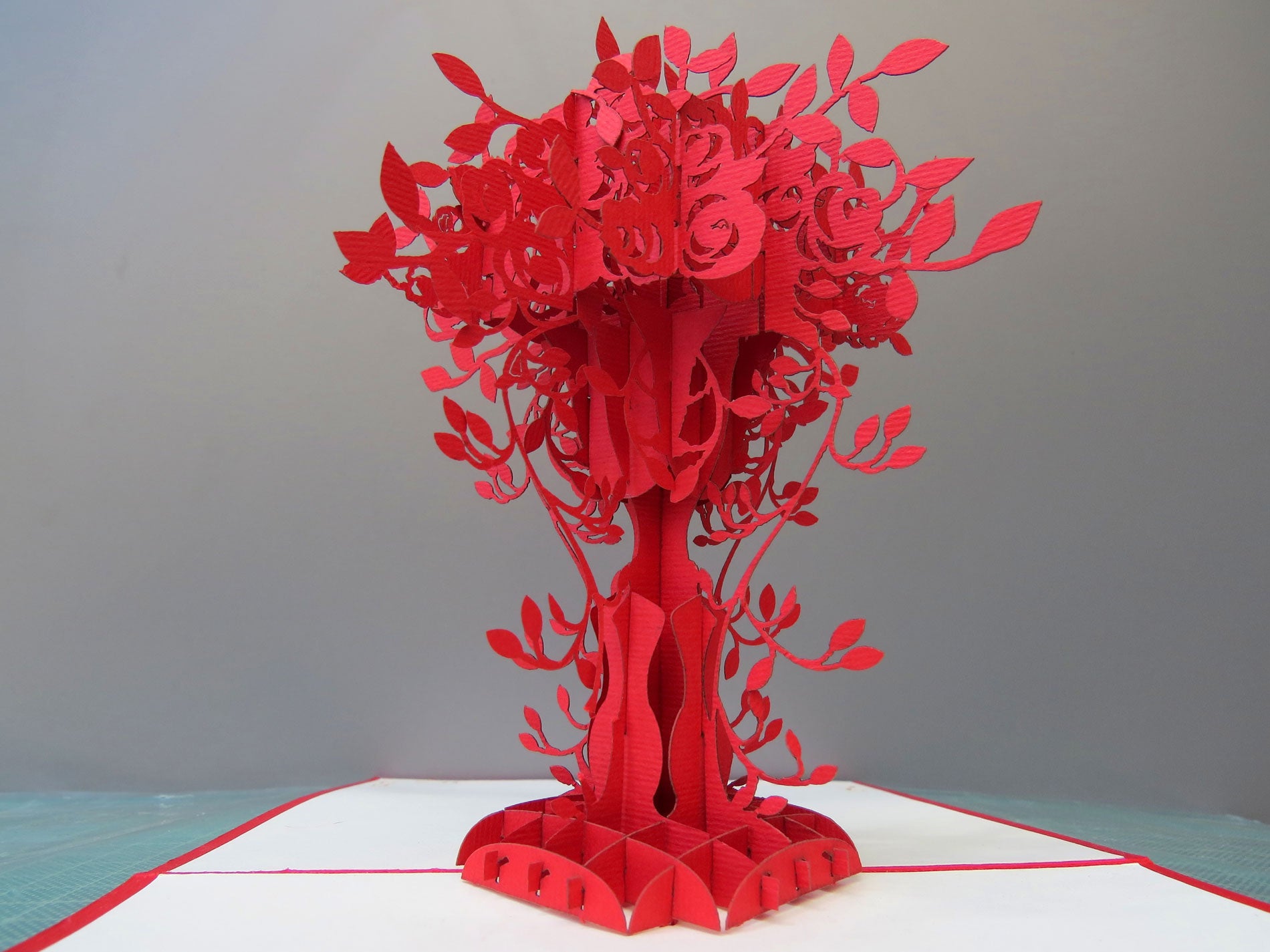 Tarjeta pop-up Kiriarte- Árbol Rojo 🌳🔴