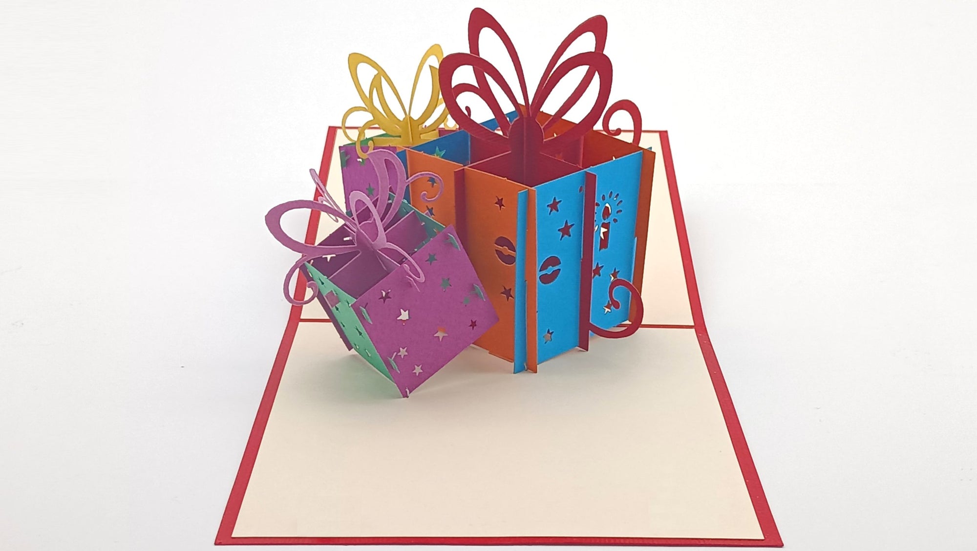 Tarjeta pop-up Kiriarte- 3 cajas de regalo 🎁🎁🎁