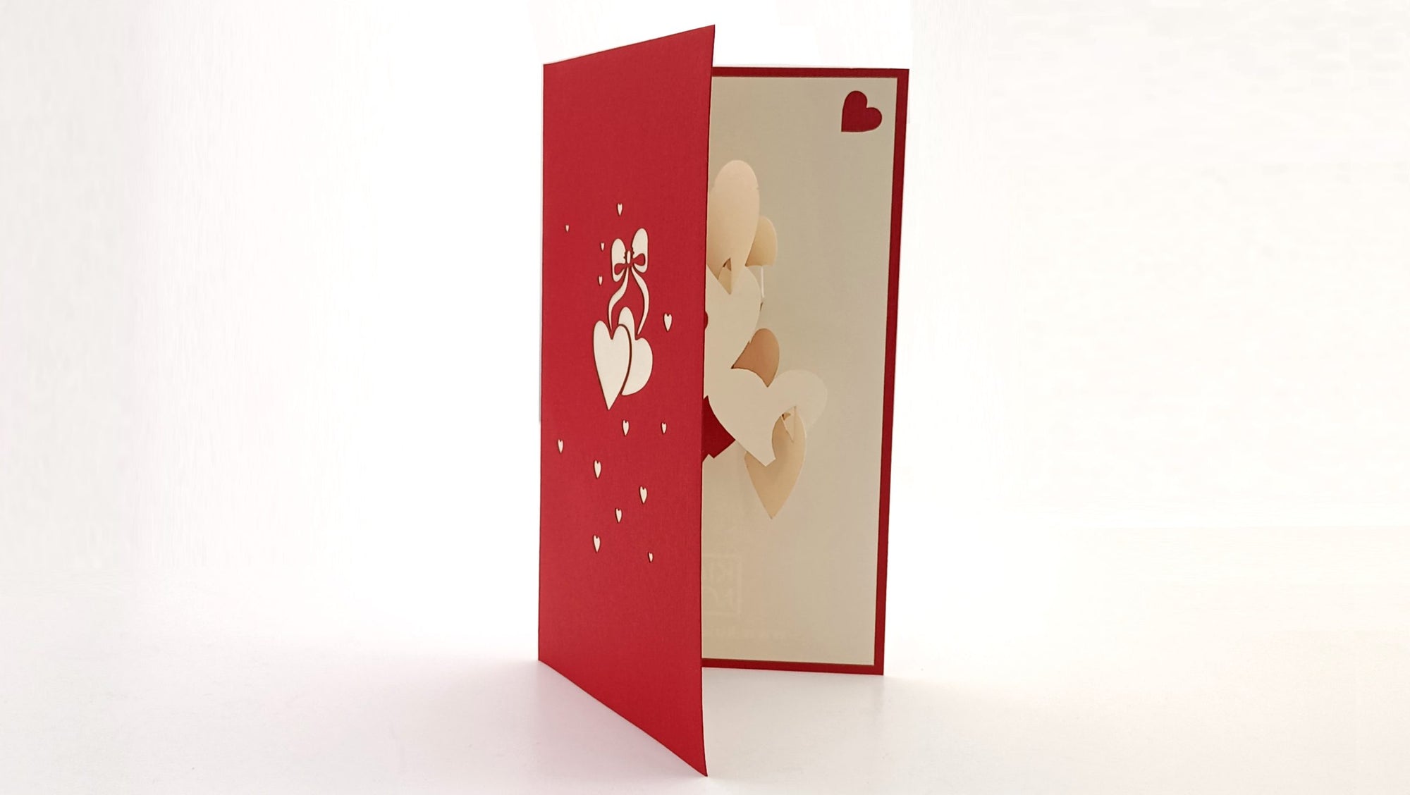 Tarjeta pop-up Kiriarte- Nubes de corazones ♥️☁️