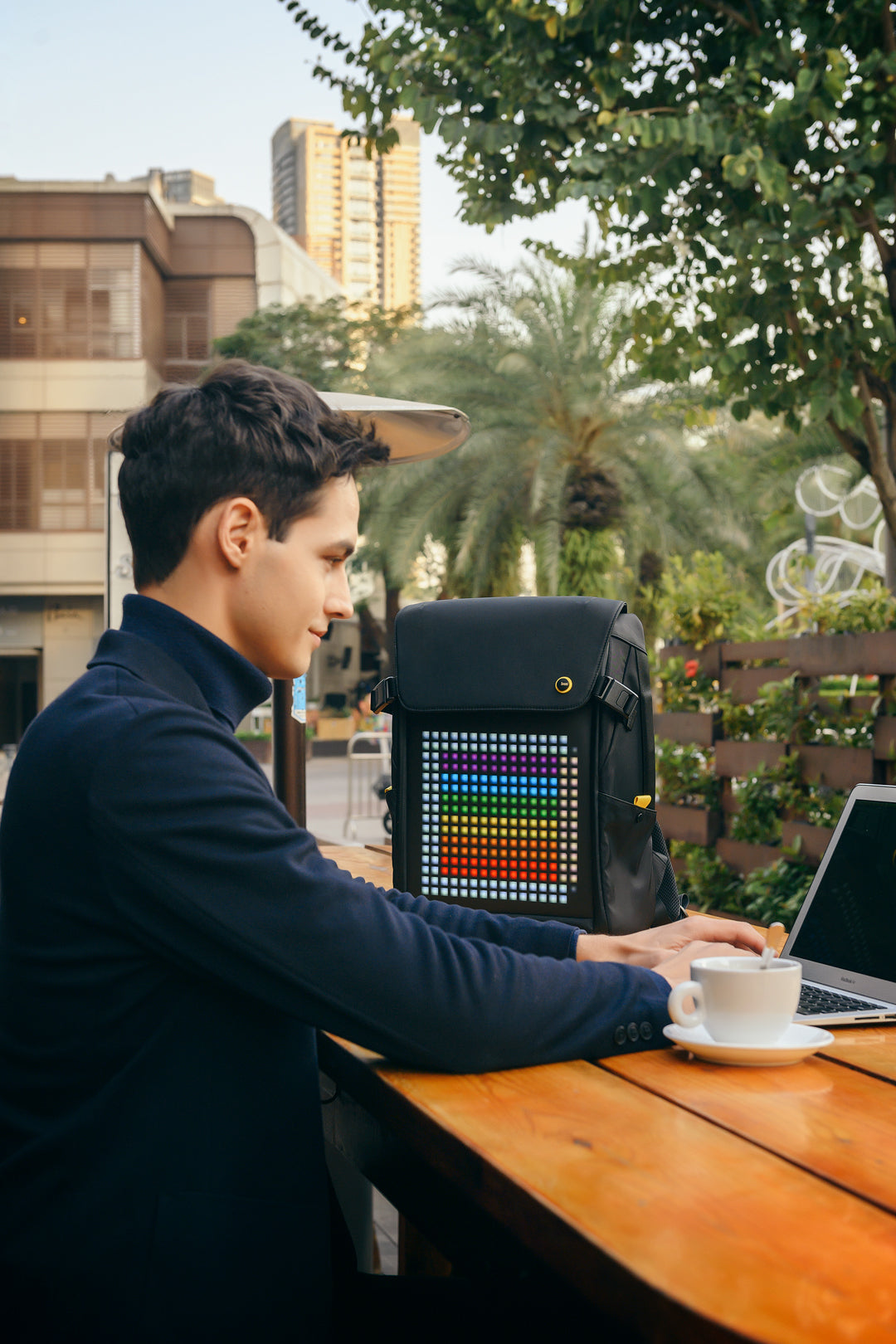 Divoom Pixoo Backpack M - Mochila M con pantalla Pixel Art