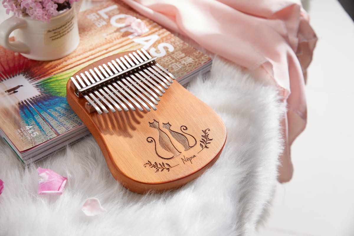 Kalimba Cat Couple Caoba NK5L Kalimbaclass NK5L - Pareja Gatos