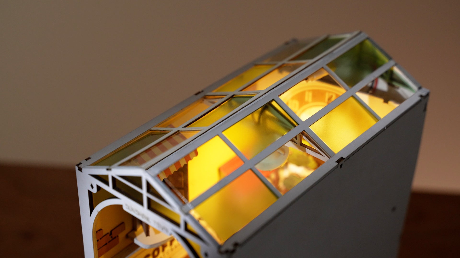 Puzzle 3D miniatura Robotime Book Nook - Sunshine Town  TGB02