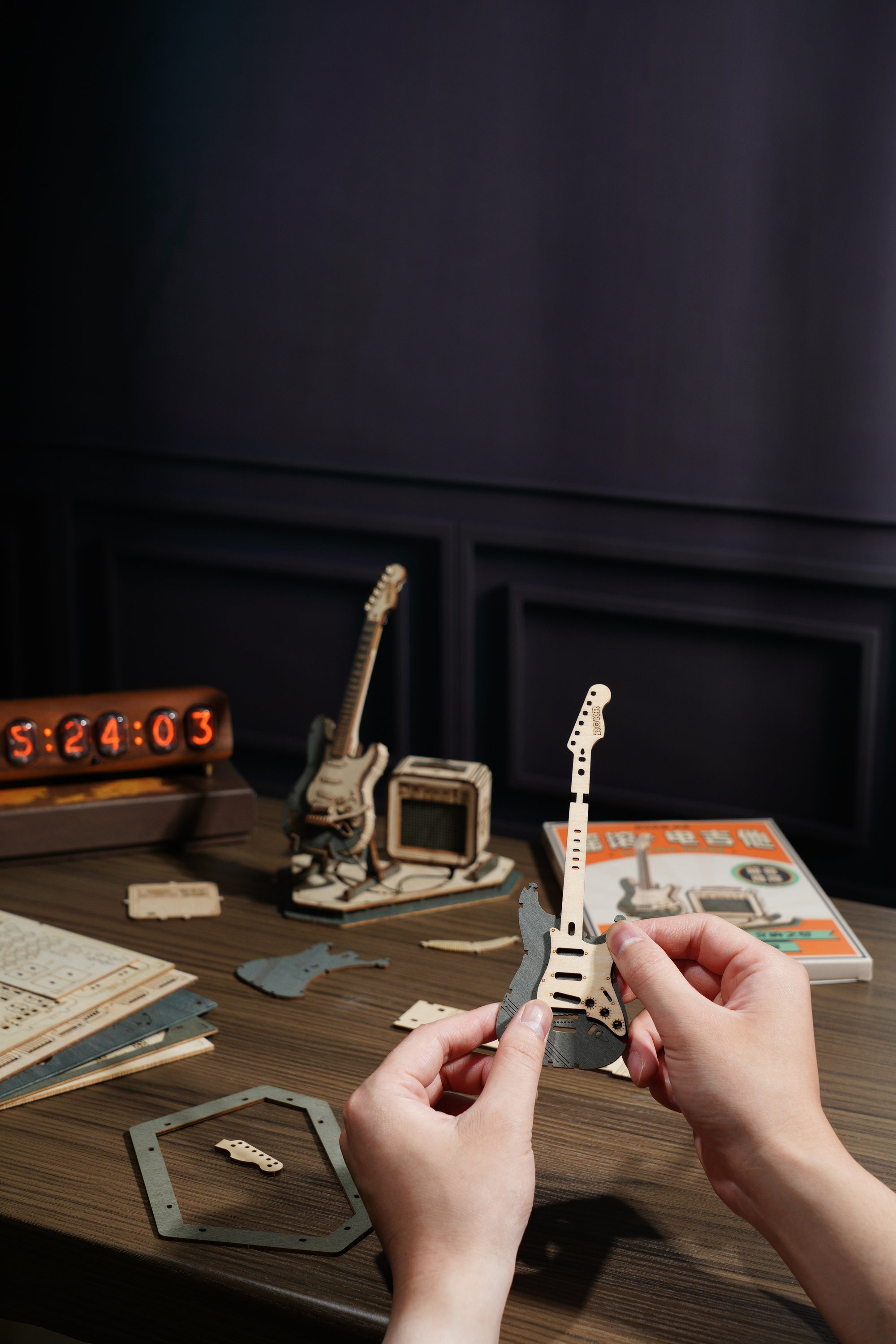 Puzzle 3d madera Robotime - Electric guitar (Guitarra eléctrica)